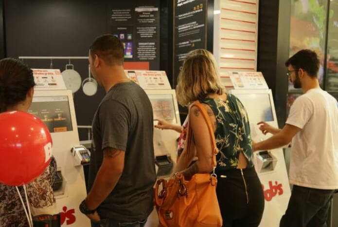 Bob’s substitui atendentes por terminais em lojas 100% digitais