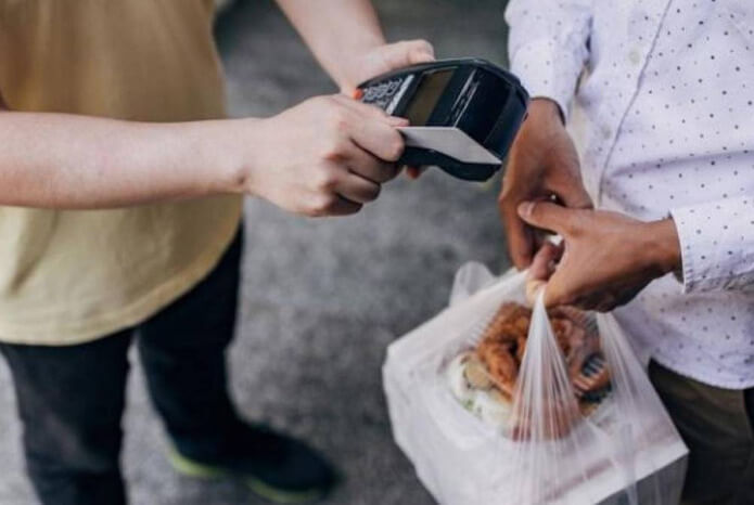 Você pede comida em casa? Fique atento ao 'Golpe do Delivery'